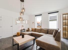 Modern holiday home in Ronse with garden，位于龙塞的酒店