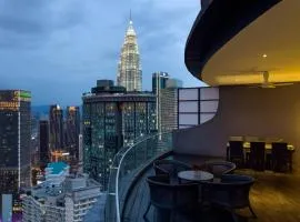The Luxury Penthouse Twin Tower view