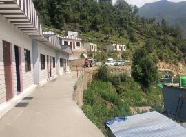 Shivay Kingdom Eco Cottage & Huts，位于Phata的酒店