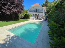 5 bedroom villa very close to Balaton，位于巴拉顿凯奈谢的乡村别墅