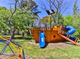 Self-Sufficient Cottages at Even'tide Resort，位于韦尔弗利特的酒店