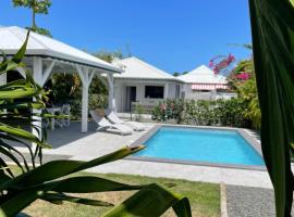 Gîtes de Corneille, Bungalow Little Banania，位于勒穆莱的酒店