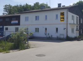 JOHN’S MOTEL APPARTEMENTHAUS，位于Attnang-Puchheim的酒店