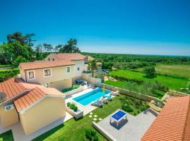 Villa Kolombera by Villa Plus，位于Kolumbera的酒店