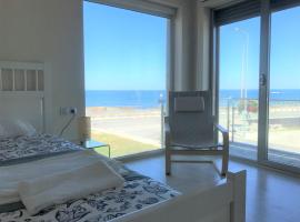Angeiras Beach House - Porto - Villa by the Sea，位于拉夫拉的酒店