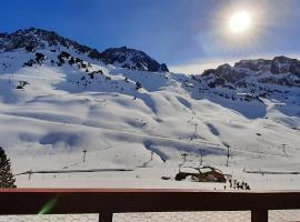 La Mongie, Studio pieds des pistes, parking intérieur privé,位于拉姆吉的酒店