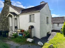 Quirky Cottage, Cosy Grade II listed 2 bed apartment Troutbeck Bridge，位于温德米尔的酒店