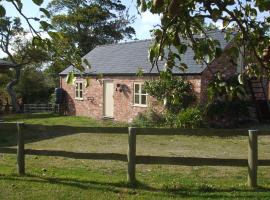 Little Pentre Barn with swimming pool，位于雷克瑟姆的酒店