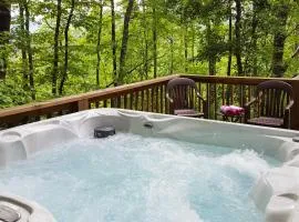 Natures Retreat with Hot Tub 7 Mi to Bryson City