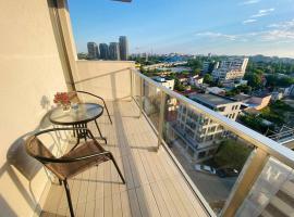 SOHO Apartment - City View with Rooftop Garden，位于布加勒斯特的酒店