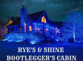 Ryes and Shine Bootlegger's Cabin! Hot Tub* Pool* Arcade* Billiards *EV * Pet Friendly，位于赛维尔维尔的度假园