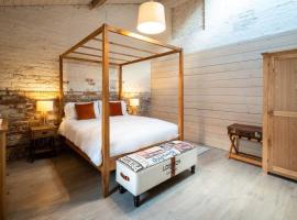 The Mews -- Luxury Stay at Bellingham Estate，位于卡斯尔贝灵汉Dromiskin Round Tower附近的酒店