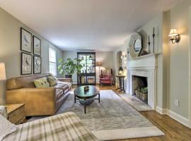 Historic Essex Home with Large Yard Near Downtown!，位于Essex的酒店