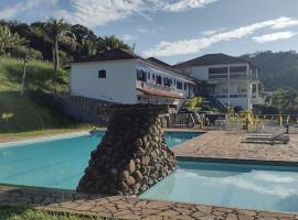 HOTEL SACRA FAMILIA -15 Km da Terra dos Dinos，位于Sacra Família do Tinguá的酒店