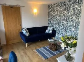 Unique one bedroom guest house with free parking