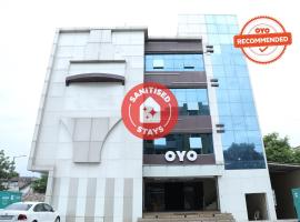 OYO Flagship 64715 Orient Palace，位于Itwāri的酒店