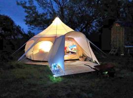 Finest Retreats - Oak Lotus Belle Tent，位于伊尔弗勒科姆的木屋
