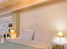 Platipodi stone house