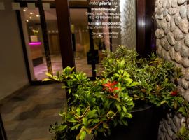 Hotel Pieris，位于波德班克斯的酒店