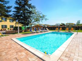 Beautiful Home In Montecatini Terme With Wifi, 2 Bedrooms And Outdoor Swimming Pool，位于蒙特卡蒂尼泰尔梅的别墅