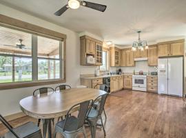 Idyllic Gem Screened Porch, half Mi to River!