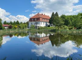 Jagdschloss lalendorf，位于Lalendorf罗斯托克拉格机场 - RLG附近的酒店