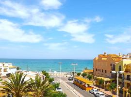 Piso ESPACIOSO vistas al MAR a 100 metros de PLAYA，位于奥罗佩萨德尔马的酒店