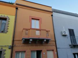 Appartamento su palazzina storica in centro a Sant'Antioco，位于圣安蒂奥科的酒店