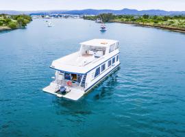 Coomera Houseboats，位于黄金海岸库马拉水域码头附近的酒店