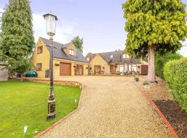 Beautiful 4-5 bedroom village house with rural views