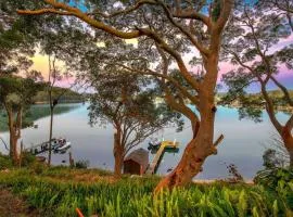 Phegans Bay Waterfront Retreat