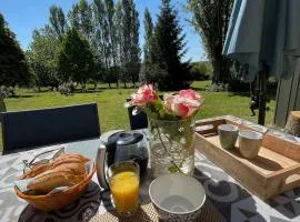 Le Vieil Home, au pied de la cité médiévale