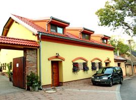 温尼斯克莱穆尔博格鲁旅馆，位于Jaroslavice的酒店