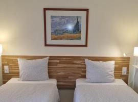 Margarida Guest House - Rooms，位于阿尔马达的旅馆