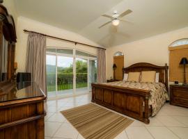 Los Suenos Resort Colina 5E two bedroom by Stay in CR，位于赫拉多拉的乡村别墅
