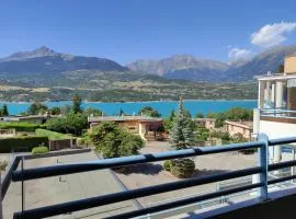 Studio vue sur lac et montagne