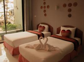 Thai Lao Resort and Spa โรงแรมไทลาว รีสอร์ท แอนด์ สปา，位于那空拍侬府的带停车场的酒店