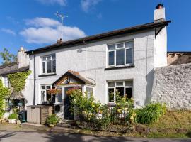 Haldon View - Characterful Devon cottage boasts stunning countryside views and hot tub，位于廷茅斯的别墅
