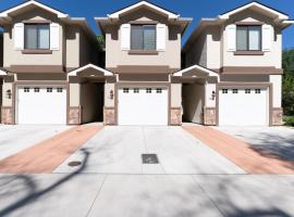 Boho Townhome in Carson City 10 Mins From Downtown, 30 Mins To Lake Tahoe，位于卡森市的酒店