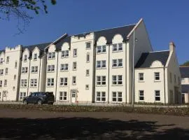 Luxury 2-bedroom apartment near beach in St Andrews