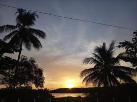 Chal&eacute; por do Sol，位于阿拉卡茹的自助式住宿