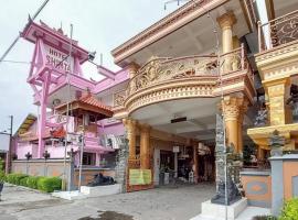 Hotel Shinta 1 near Stasiun Kertosono Mitra RedDoorz，位于Pelem的酒店