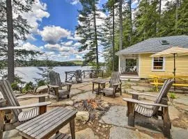 Lakefront Cottage Boat Dock, Patio and Kayaks!