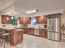 Cozy Seneca Falls Home Close to Cayuga Wine Trail!