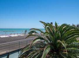 Residence I Gelsi - Apt Aria di Mare with parking，位于佩萨罗的酒店