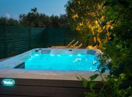 Chrisi`s house with jacuzzi，位于Moírai的酒店