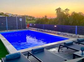 Villa Sheila with private pool，位于Roumelí的酒店