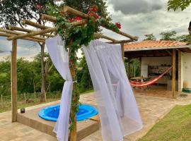 Chalé com Jacuzzi Vista do Lago，位于Alexânia的酒店