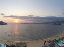 Luxury apartment in front of Acapulco Beach，位于阿卡普尔科House of Culture附近的酒店