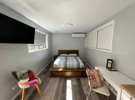 Stylish Guest Suite in Everton Hills